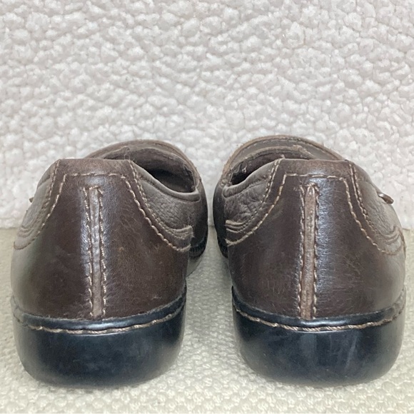 Clarks Women's Brown Leather w/Button Accent Slip On Casual Loafers Shoes SZ 10M - Picture 5 of 11